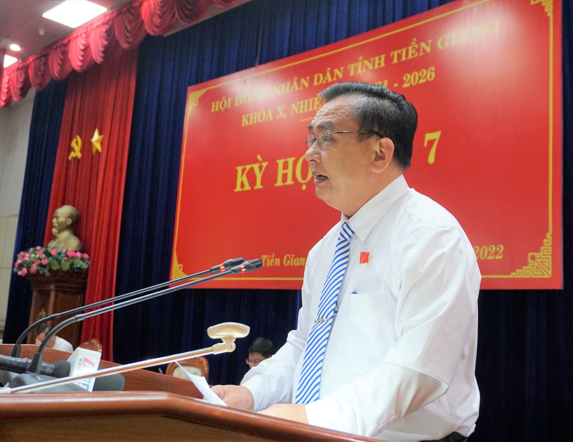 Ông Võ Văn Bình - Chủ tịch HĐND tỉnh Tiền Giang phát biểu khai mạc tại kỳ họp thứ 7 của HĐND tỉnh Tiền Giang. Ảnh: Thu Hoài.