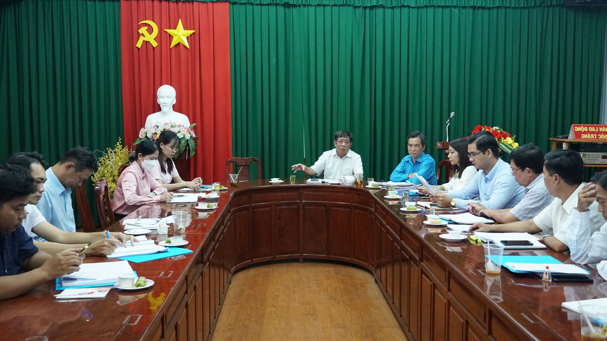 Chủ tịch LĐLĐ tỉnh Sóc Trăng Nguyễn Thanh Sơn (giữa) phát biểu chỉ đạo. Ảnh: Anh Khoa