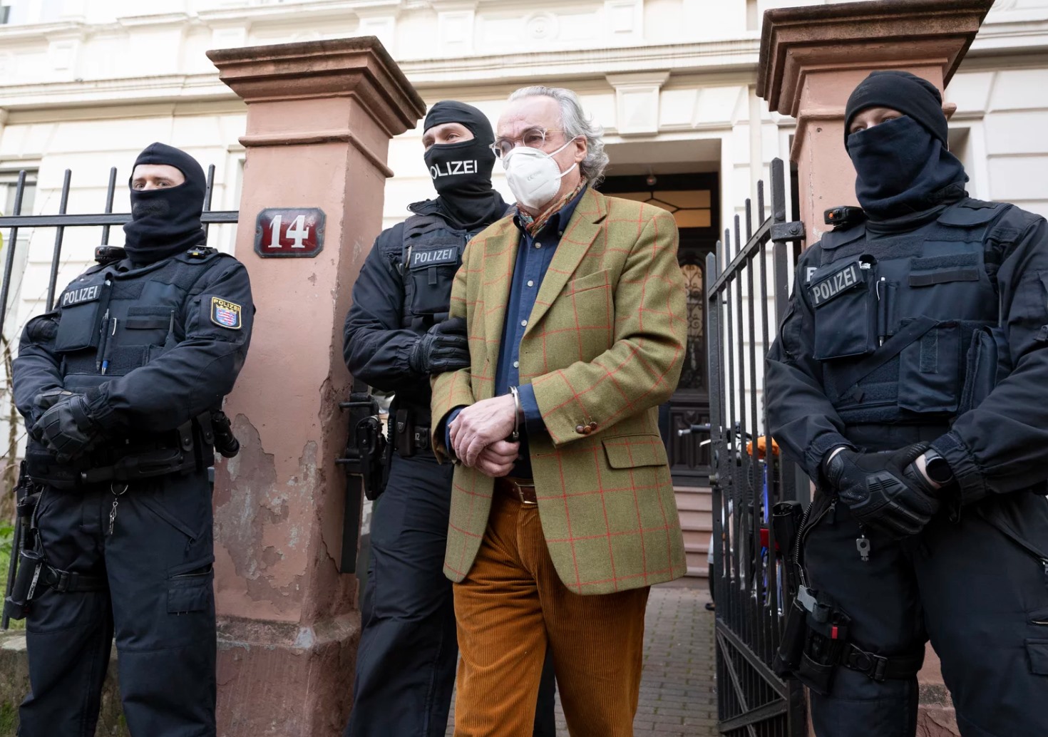 Cảnh sát Đức bắt giữ người có biệt danh “hoàng tử Heinrich XIII“. Ảnh: AFP