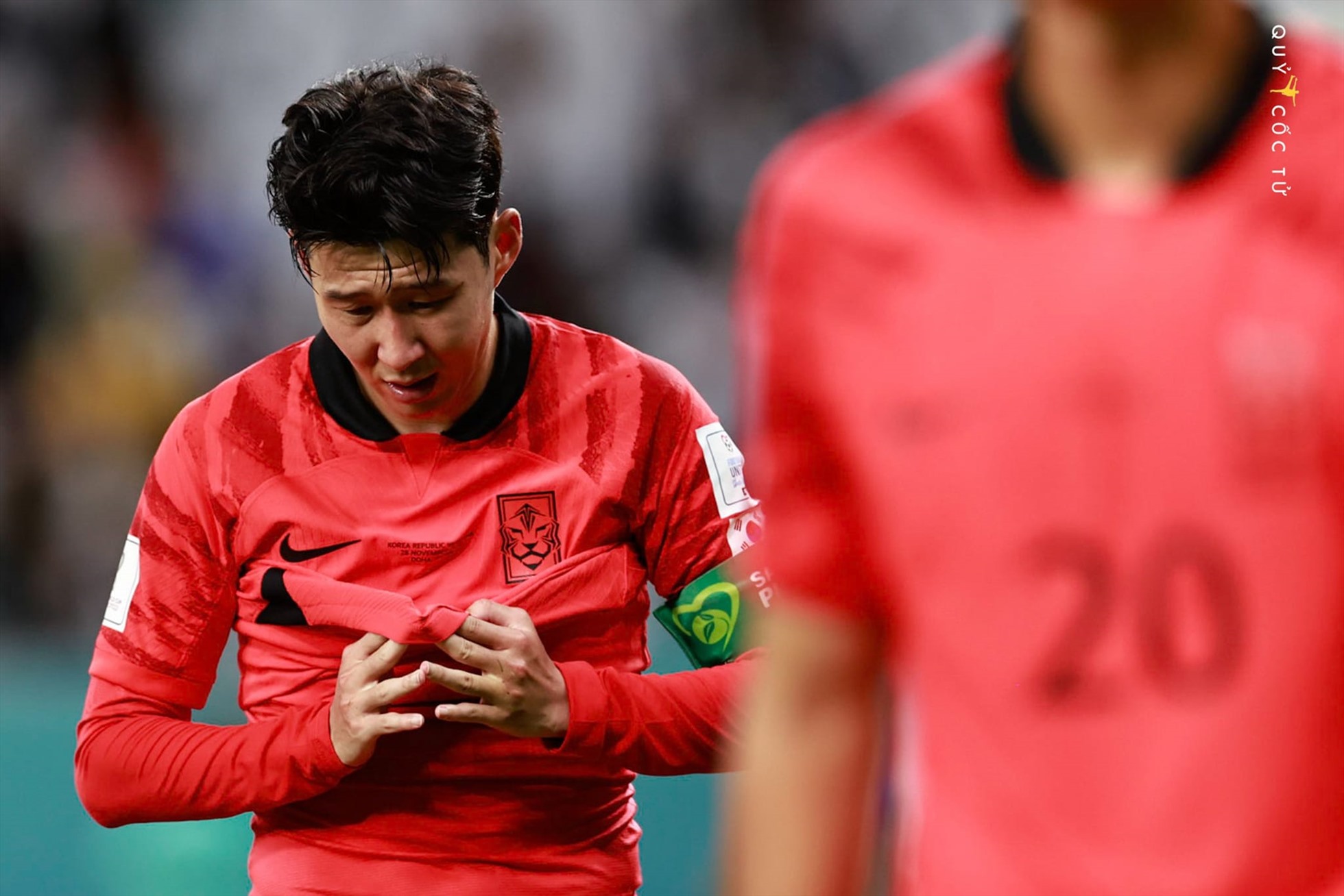 Son Heung-min rơi lệ trong trận gặp Ghana, khi cánh cửa vào vòng 16 của Hàn Quốc ngày càng hẹp. Ảnh: Ngô Trần Hải An