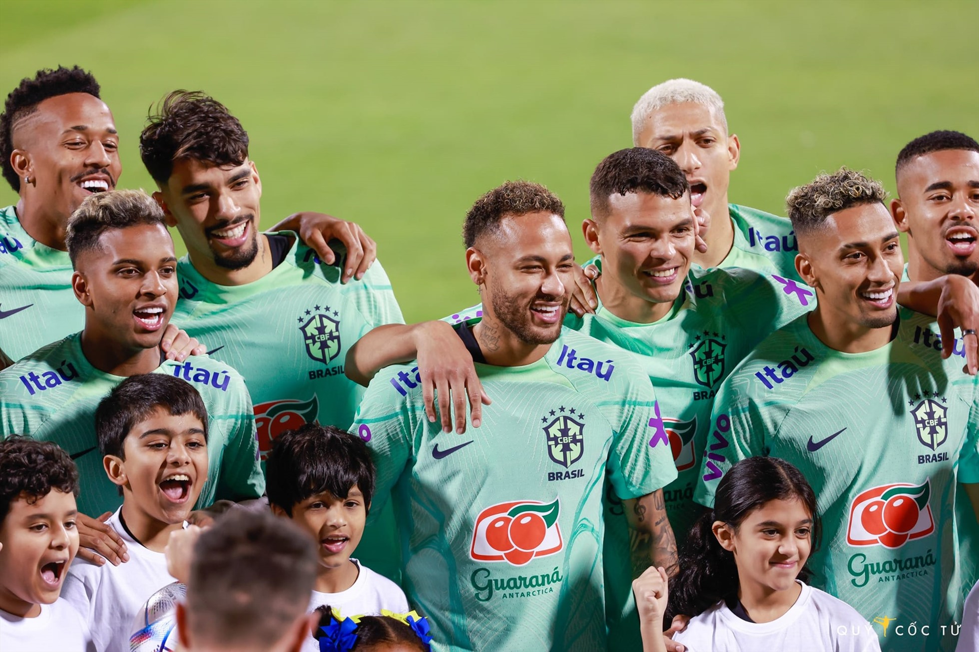 Neymar và tuyển Brazil chụp ảnh lưu niệm tại World Cup. Ảnh: Ngô Trần Hải An