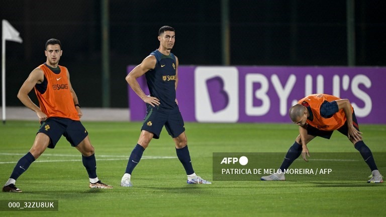 Ronaldo trong buổi tập mới nhất cùng đội tuyển Bồ Đào Nha. Ảnh: AFP
