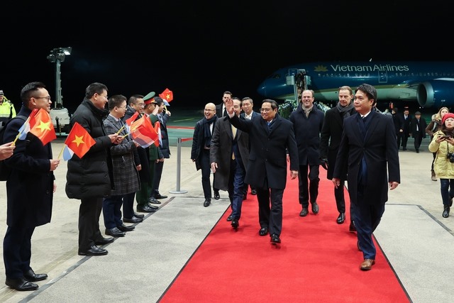 Lễ đón Thủ tướng Phạm Minh Chính đến Luxembourg. Ảnh: VGP