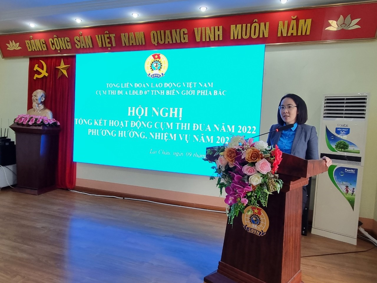 Bà Vũ Thị Giáng Hương - Uỷ viên Đoàn Chủ tịch Tổng LĐLĐ Việt Nam phát biểu tại Hội nghị.