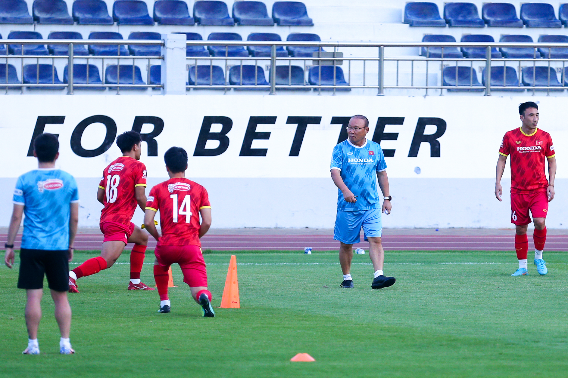 Chiều 9.12, đội tuyển Việt Nam có buổi tập trên sân vận động Bà Rịa. Đây là buổi tập nằm trong chuyến tập huấn chuẩn bị cho AFF Cup 2022.