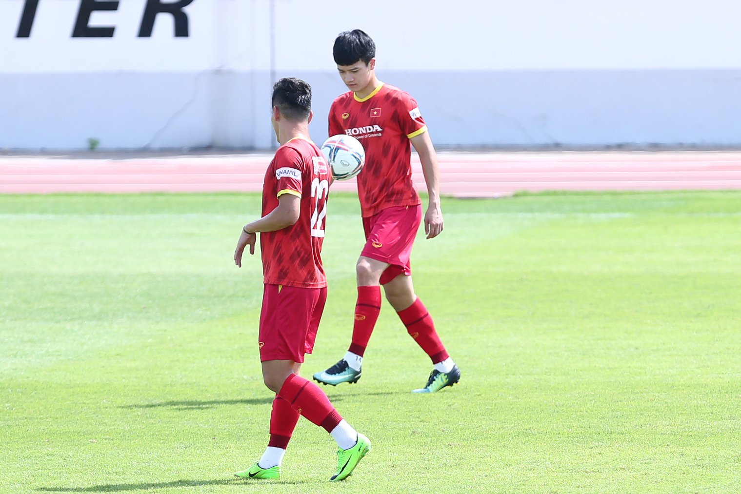 Theo ghi nhận, tiền vệ Nguyễn Hoàng Đức đã trở lại tập luyện cùng đội tuyển Việt Nam.