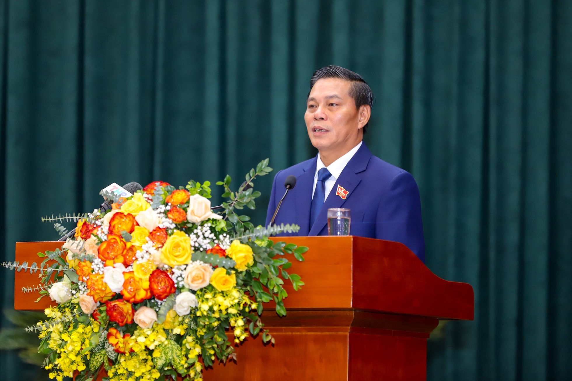 Chủ tịch UBND TP Hải Phòng Nguyễn Văn Tùng trong phiên trả lời chất vấn của đại biểu HĐND TP. Ảnh: Đ.Thanh