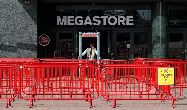 Cái tên Greenwood không còn được xuất hiện ở chuỗi megastore. Ảnh: AFP