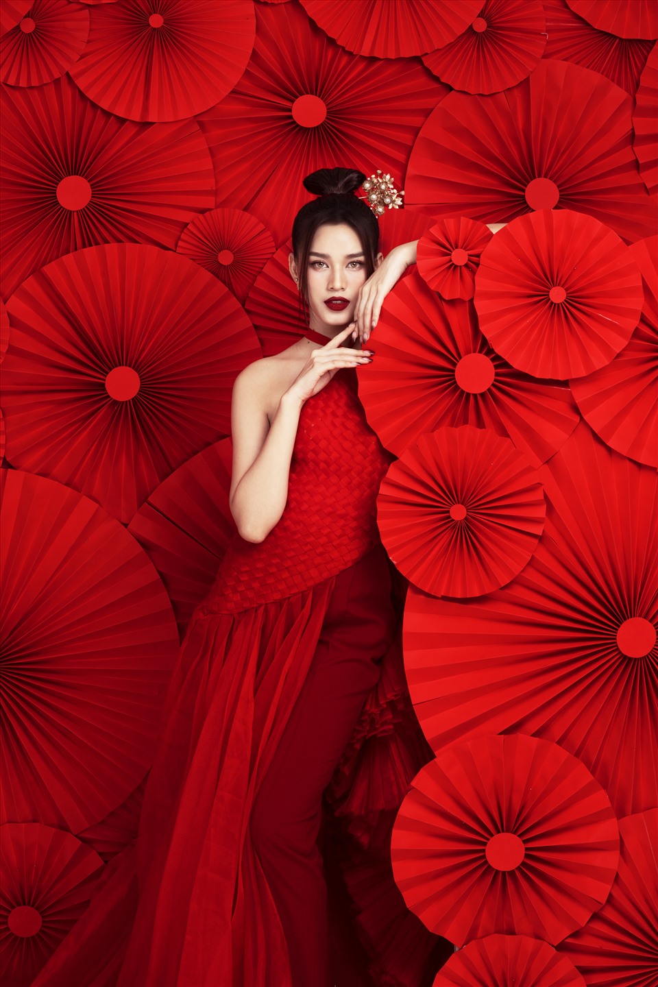 Trong dịp Tết Nhâm dần 2022, Hoa hậu Việt Nam 2020 đã gửi đến khán giả một bộ ảnh xuân độc đáo khoe trọn vẻ đẹp quyến rũ, ngọt ngào. Ảnh: Trần Hoàng Vũ.