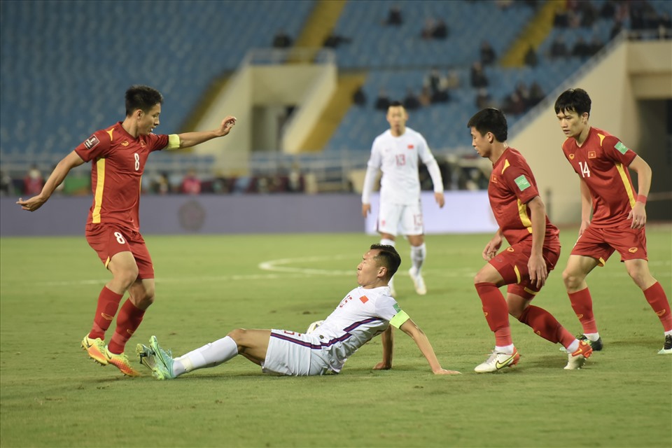 Tiền vệ Hùng Dũng ghi dấu ấn trong chiến thắng 3-1 của tuyển Việt Nam trước tuyển Trung Quốc. Ảnh: Hoài Thu