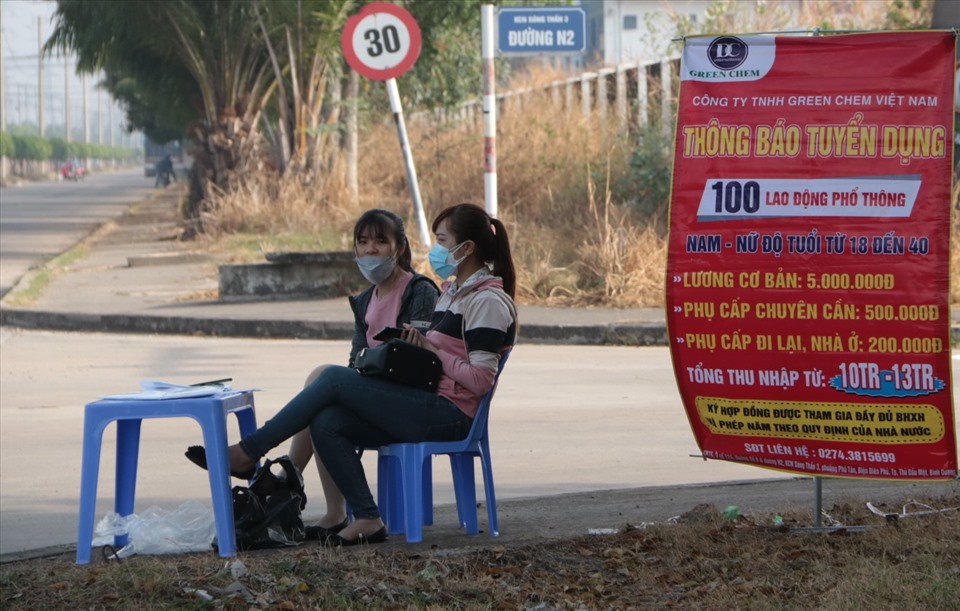 Thiếu công nhân sản xuất, lãnh đạo doanh nghiệp ra đường chờ lao động