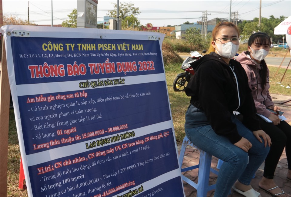 Thiếu công nhân sản xuất, lãnh đạo doanh nghiệp ra đường chờ lao động