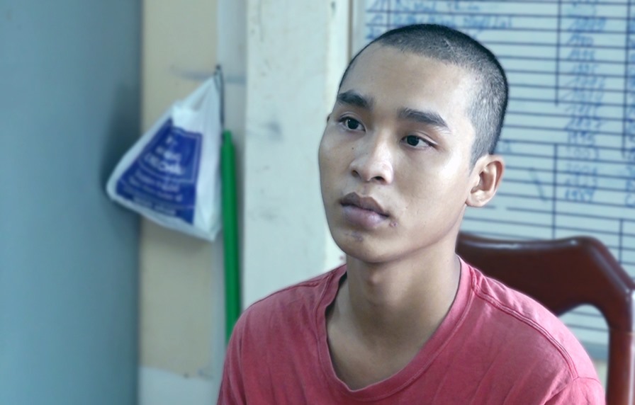 Đối tượng Dương Văn Hậu bị bắt để điều tra, làm rõ hành vi đâm trọng thương nhiều người. Ảnh: VT