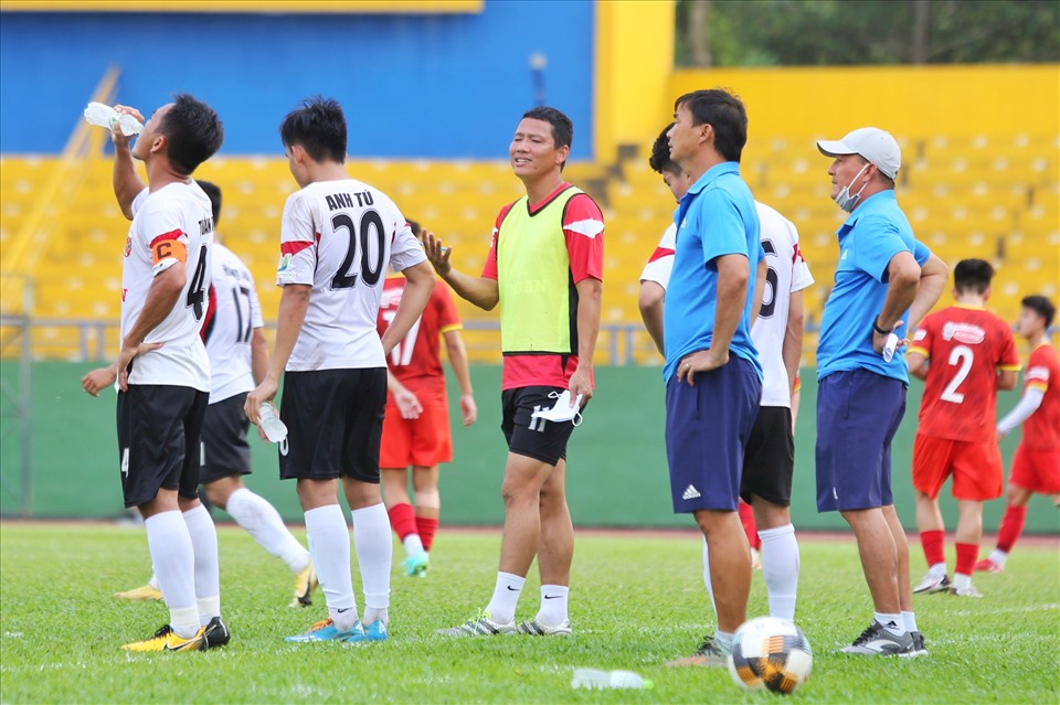 Sau 2 bàn thắng của Quang Nho, U23 Việt Nam thi đấu thanh thoát và tiếp tục có thêm 2 bàn nhờ công của Văn Hữu (ảnh) và Minh Trọng. Câu lạc bộ Long An cũng có bàn danh dự từ bàn thắng của Đoàn Hải Quân.