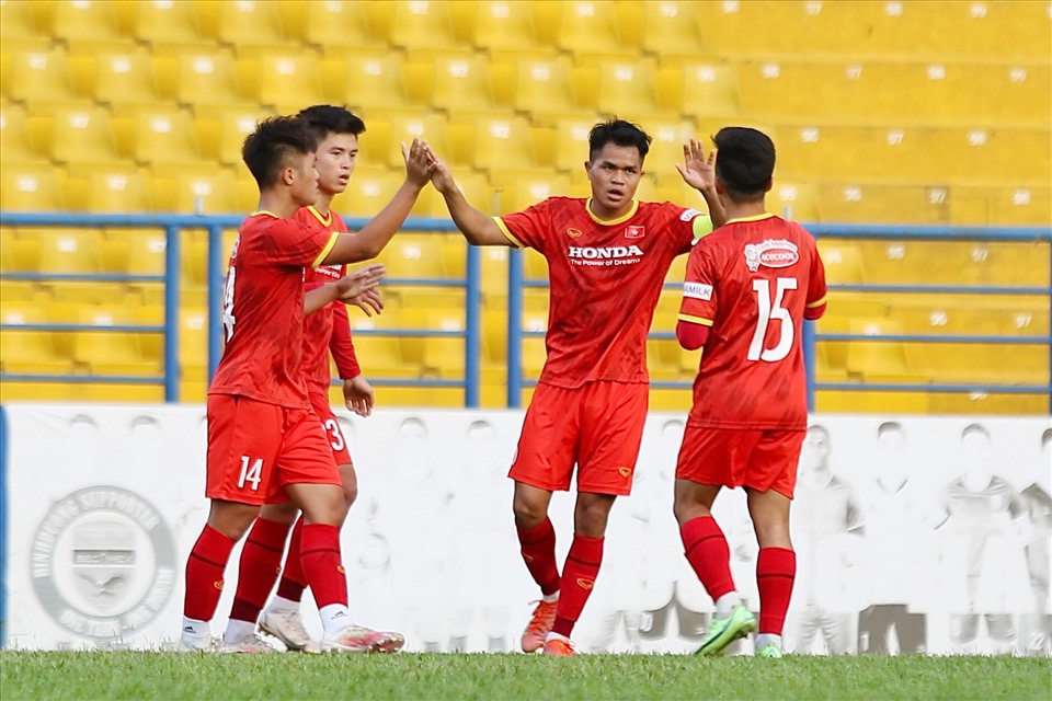 Dụng Quang Nho (giữa) có trận đấu ấn tượng trong màu áo U23 Việt Nam. Ảnh: Thanh Vũ