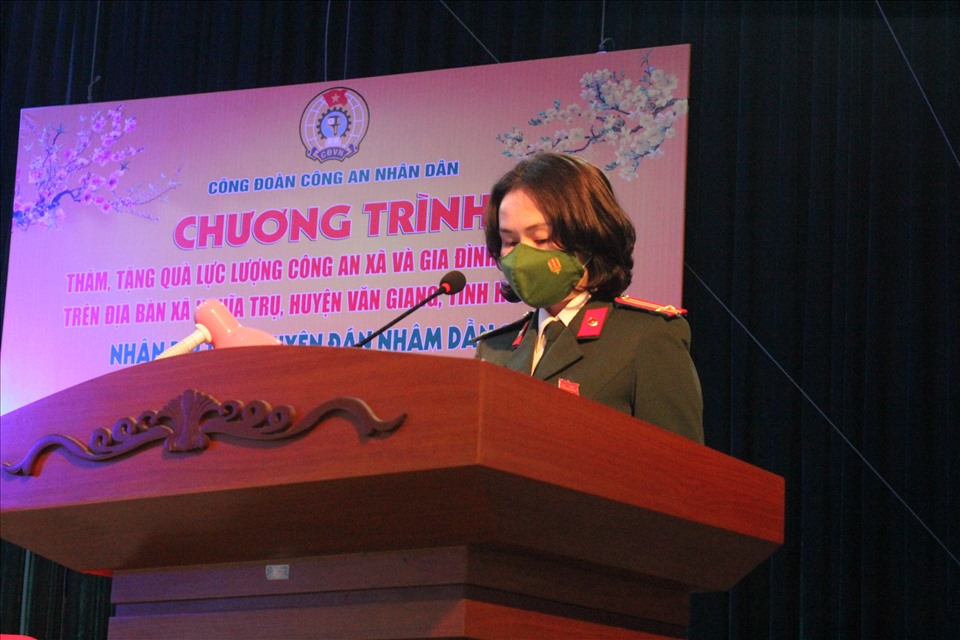 Trung tá Công Thanh Thảo - Chủ tịch Công đoàn CAND phát biểu tại chương trình.