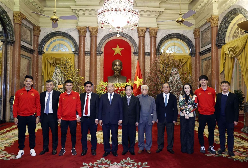 Chủ tịch nước Nguyễn Xuân Phúc tiếp đón đội tuyển nam Việt Nam tại Phủ Chủ tịch. Ảnh: VFF