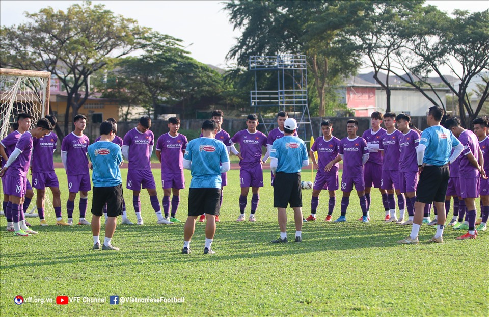 Đội tuyển U23 Việt Nam có buổi tập thứ 2 trên sân tập Nipes (Phnom Penh) hướng đến giải vô địch U23 Đông Nam Á 2022. Ảnh: VFF