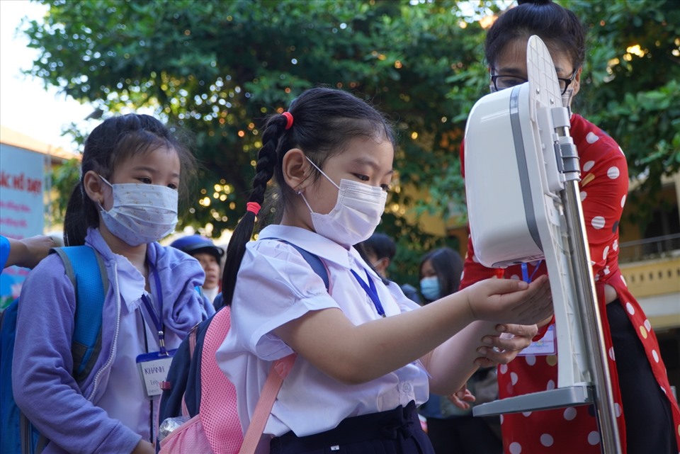 học sinh Trường Tiểu học Nguyễn Đình Chiểu ngày đầu đến trường. Ảnh: Chân Phúc