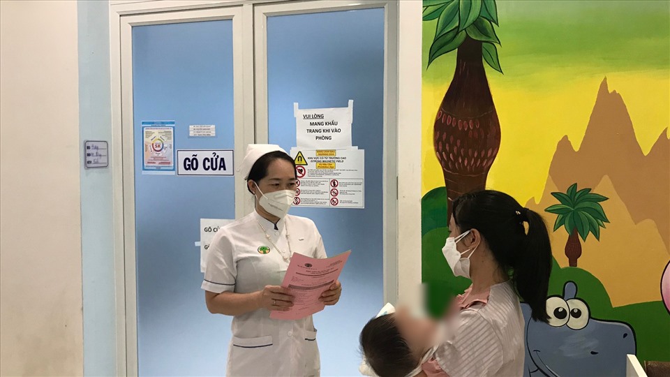 Bệnh nhi nhập bệnh viện Nhi đồng 2 (TPHCM) điều trị. Ảnh: Nguyễn Ly