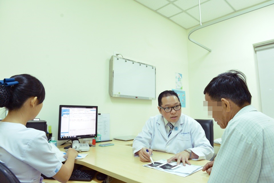 Bệnh nhân đến khám tại Bệnh viện Đại học Y dược TPHCM. Ảnh: BVCC