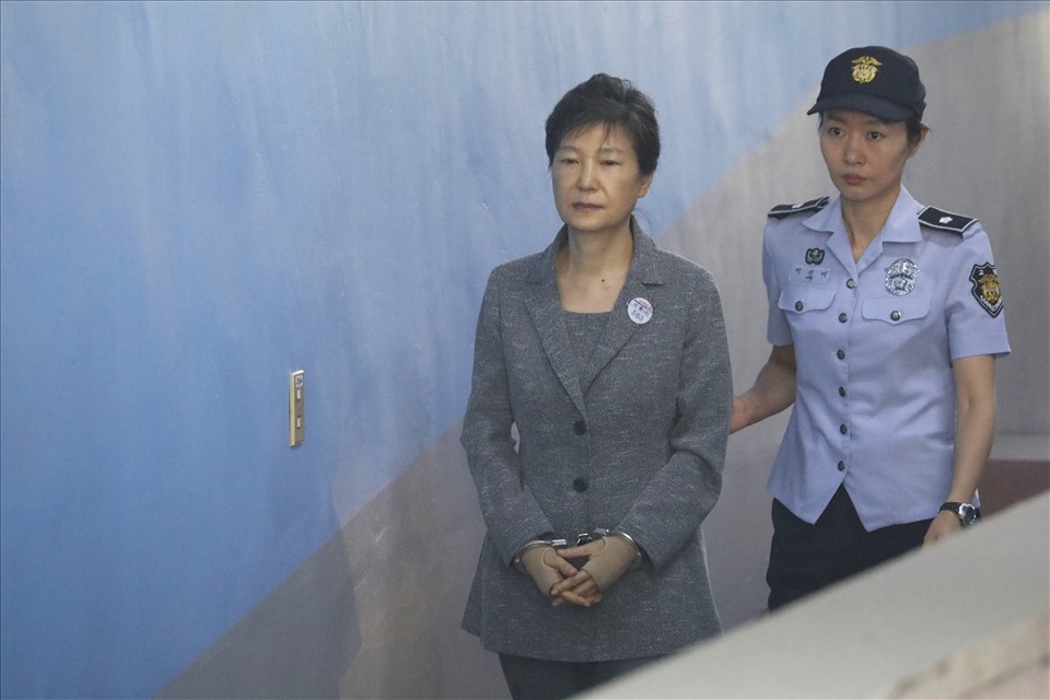 Cựu Tổng thống Hàn Quốc Park Geun-hye ra tòa tháng 8.2017. Ảnh: AFP