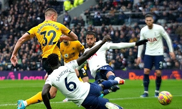 Các cầu thủ Tottenham ngã sõng soài 3 trận liên tiếp. Ảnh: AFP