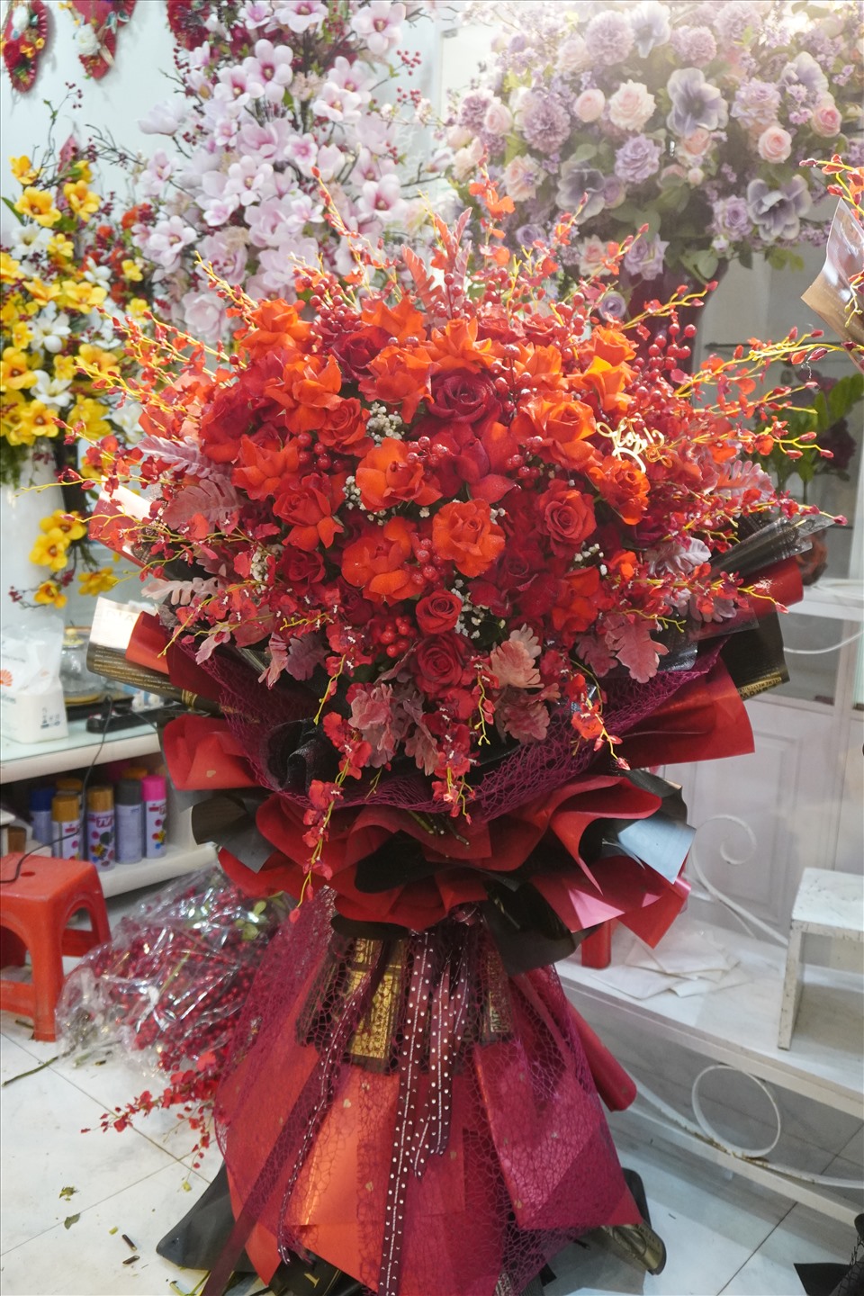 Bó hoa “trái tim” được chủ shop hoa tươi trên đường Triệu Quốc Đạt định giá với giá 3 triệu đồng. Ảnh: Q.D