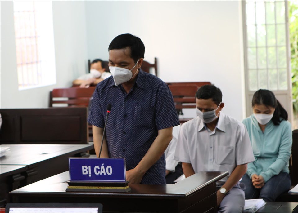 Bị cáo Nguyễn Ngọc Hải, nguyên giám đốc  CN VPĐKĐĐ Phan Thiết tại tòa. Ảnh: DT