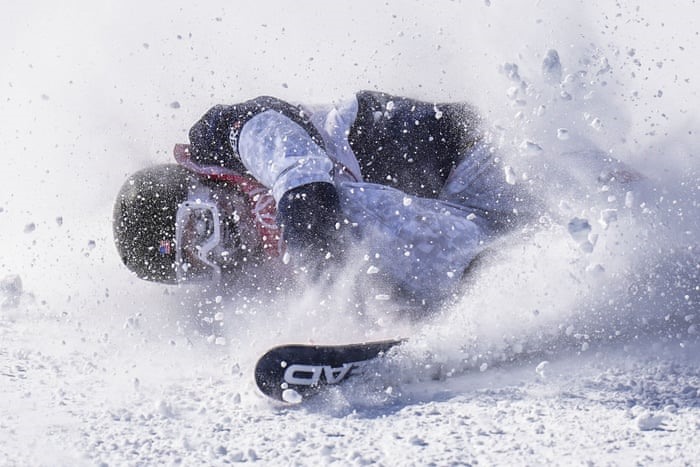 Cú lộn nhào của vận động viên Mỹ Marin Hamill trong vòng loại trượt tuyết tự do nữ. Ảnh: Xinhua