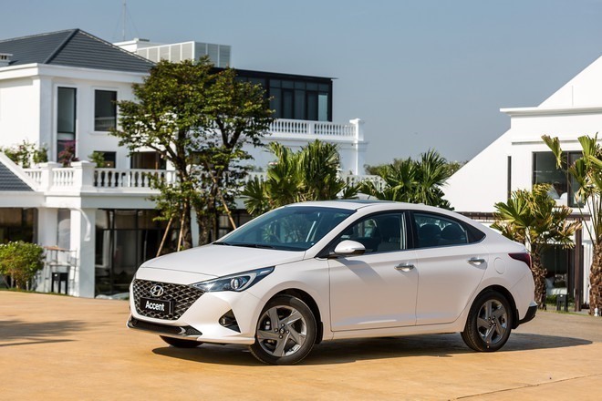 Hyundai Accent - 2.398 xe: Mẫu sedan hạng B nhà Hyundai có màn khởi đầu ấn tượng trong năm 2022 với doanh số tháng 1 đạt 2.398 xe, dẫn đầu toàn thị trường ôtô lẫn phân khúc sedan hạng B. Mức doanh số này giảm 119 xe so với tháng cuối năm 2021. Hyundai Accent được trang bị động cơ 1.4L, hộp số sàn 6 cấp hoặc tự động 6 cấp, giá bán 425-540 triệu đồng.
