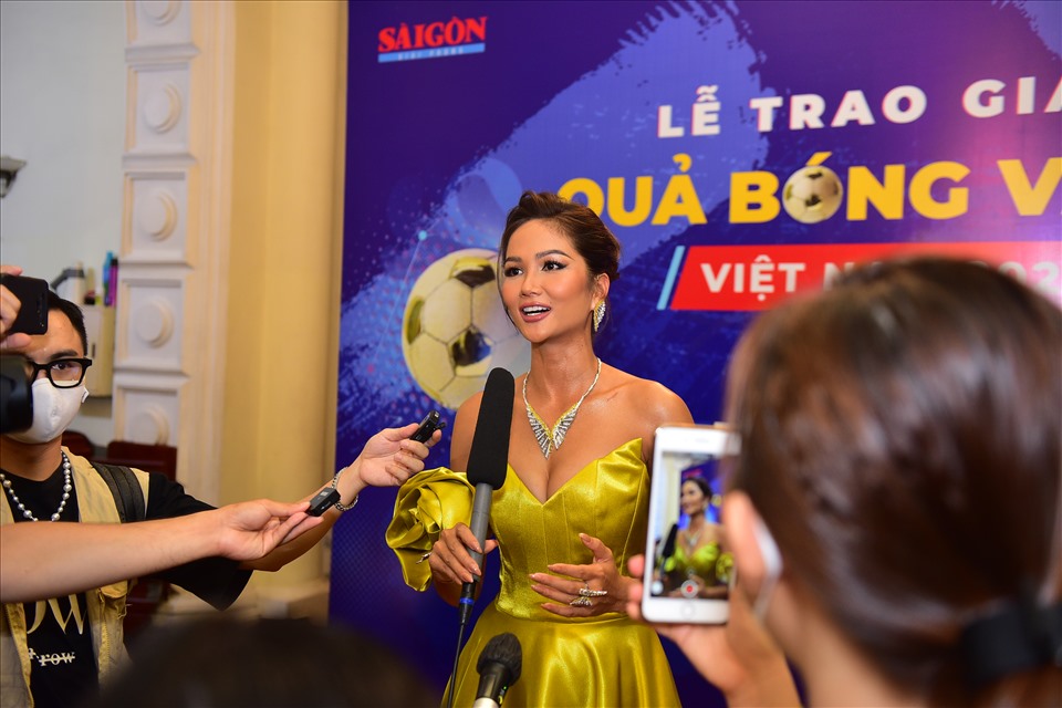 Sự xuất hiện của Hoàn vũ Việt Nam 2017 được truyền thông quan tâm đặc biệt.