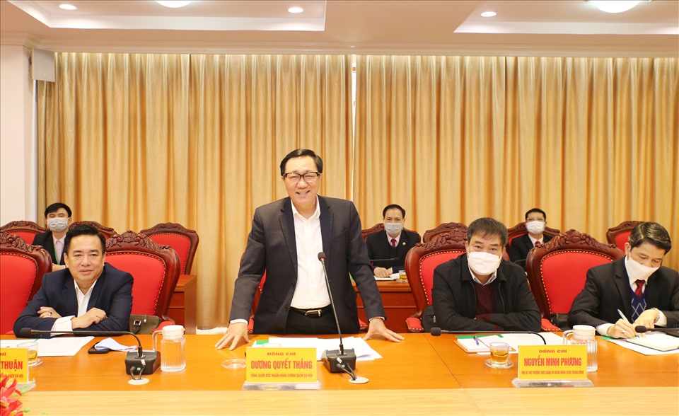 Tổng Giám đốc NHCSXH Dương Quyết Thắng phát biểu tại buổi làm việc với Tỉnh ủy Hòa Bình.