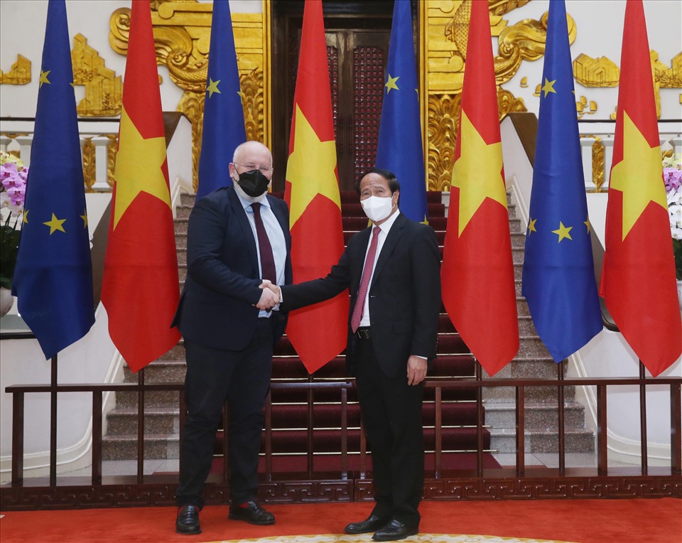 Phó Thủ tướng Lê Văn Thành và Phó Chủ tịch điều hành Ủy ban Châu Âu (EC) Frans Timmermans. Ảnh: TTXVN