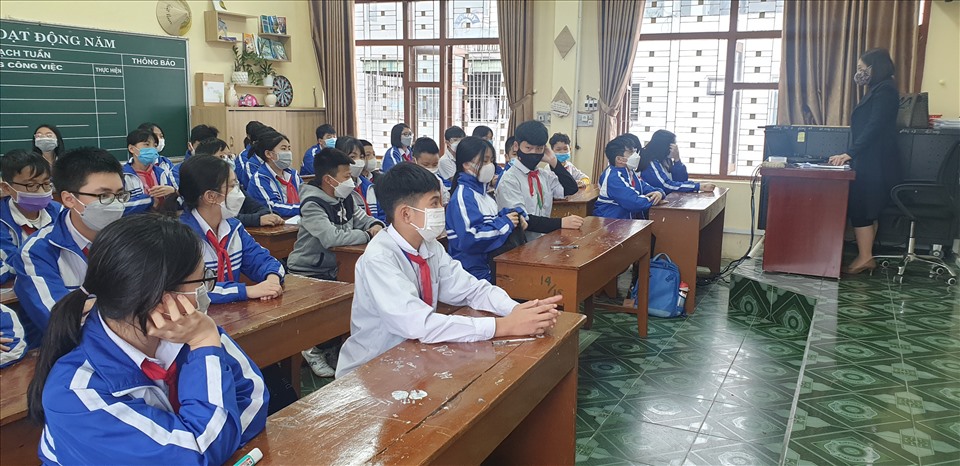 Quảng Ninh là một trong số ít địa phương trên cả nước tổ chức cho học sinh đến trường học trực tiếp ngay từ đầu năm học mới. Ảnh: Nguyễn Hùng