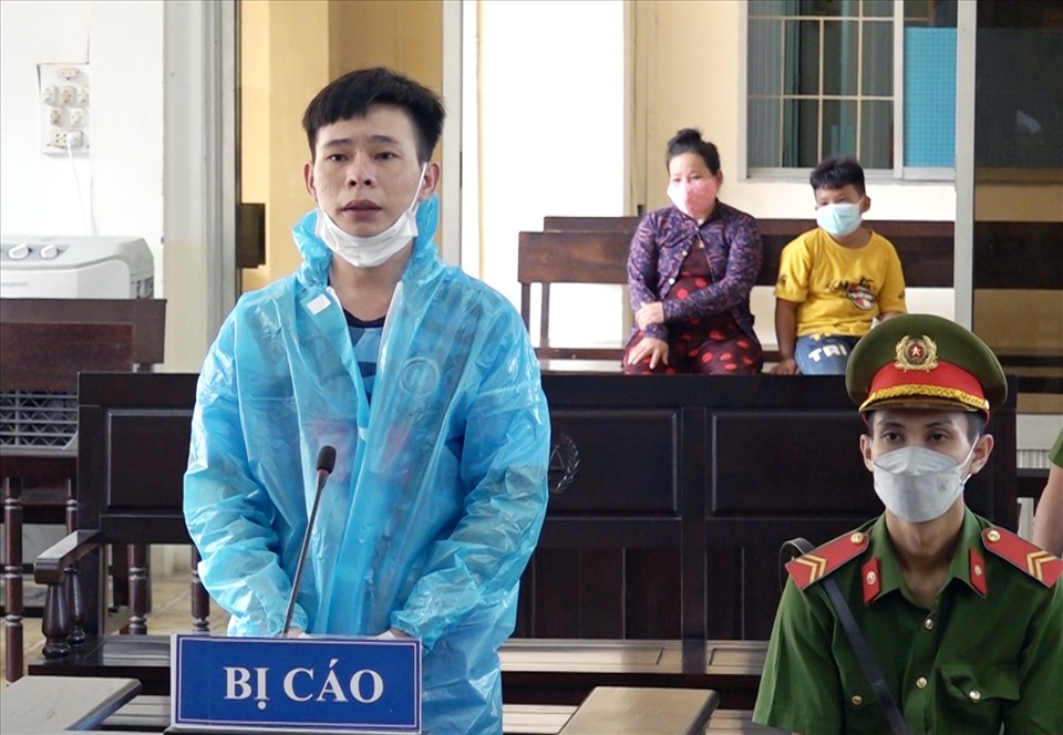 Đối tượng Nguyễn Văn Long bị phạt tù vì mau vũ khí quân dụng phòng thân. Ảnh: VT