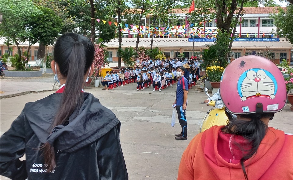 Học sinh trên địa bàn thị xã Bến Cát trở lại học trực tiếp sau Tết.