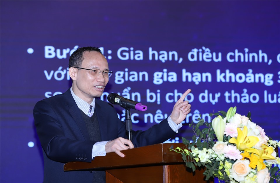 TS Cấn Văn Lực - Chuyên gia kinh tế - trình bày tham luận “Bức tranh nợ xấu Việt Nam 2021-2022 và kiến nghị”
