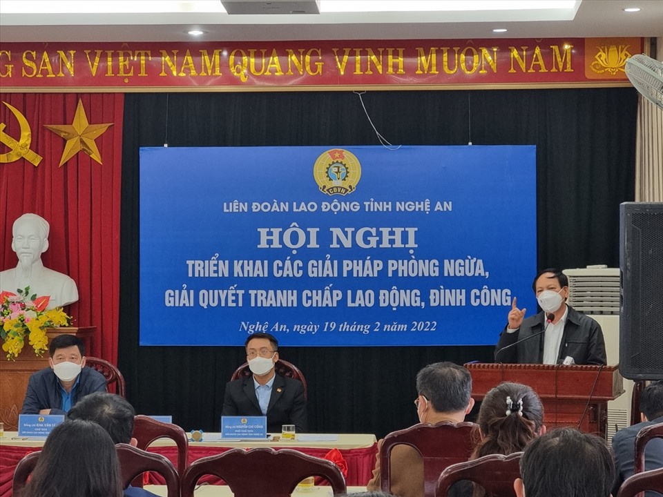Ông Nguyễn Mạnh Khôi – Phó Ban Dân vận Tỉnh ủy phát biểu tại Hội nghị. Ảnh: QĐ