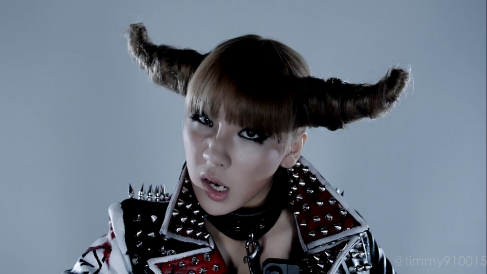 Kiểu tóc này của CL (2NE1) từng được ví von trông như “cặp sừng” Ảnh: Allkpop