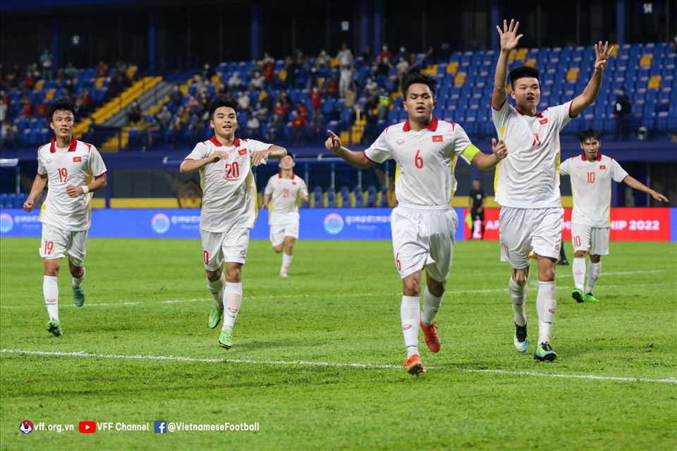 Chính Quang Nho cũng là người ghi bàn nâng tỉ số lên 4-0 cho U23 Việt Nam chỉ 2 phút sau tấm thẻ đó của Emaviwe.