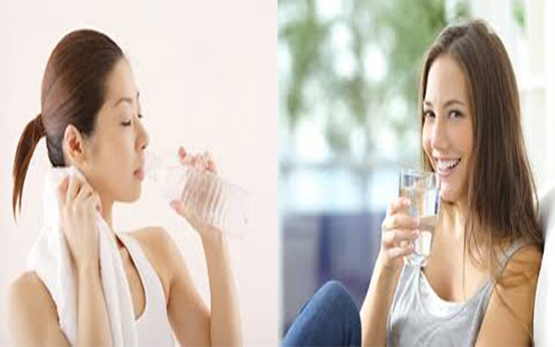 Uống đủ nước: Uống nước giúp duy trì độ ẩm cho môi, giúp môi luôn căng bóng và không bị bong tróc. Hãy uống đủ từ 2-3 lít nước mỗi ngày để giúp đôi môi luôn rạng rỡ.