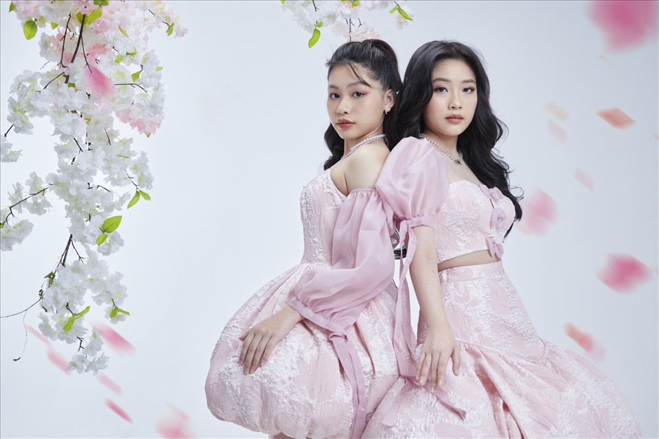 Trong layout khác, Nancy Linh Ngọc và Suri Phương Anh hóa thân thành 2 nàng công chúa “kẹo ngọt”. Ảnh: Dương Nguyễn.