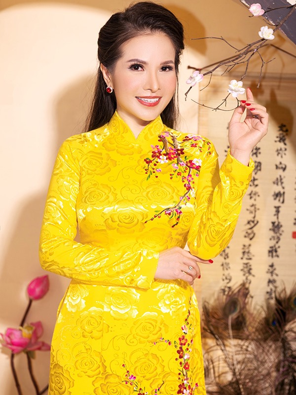 Hoa hậu Lê Thanh Thúy cho biết áo dài luôn là lựa chọn hàng đầu của cô trong những dịp lễ, Tết nhằm giữ gìn văn hóa truyền thống