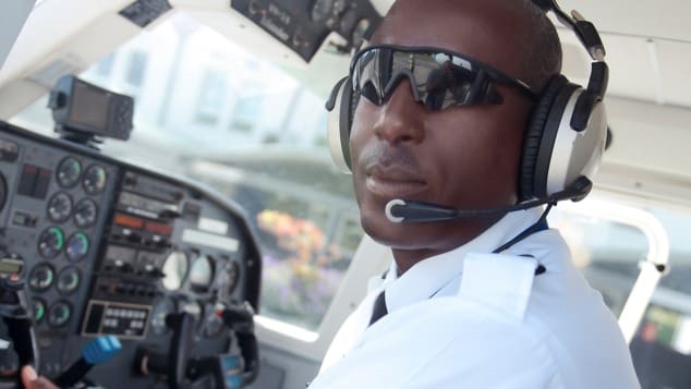 Cơ trưởng Carl Avery Thomas là phi công và chủ sở hữu của Anguilla Air Services. Ảnh: CNN/Jerome Dupont Photography