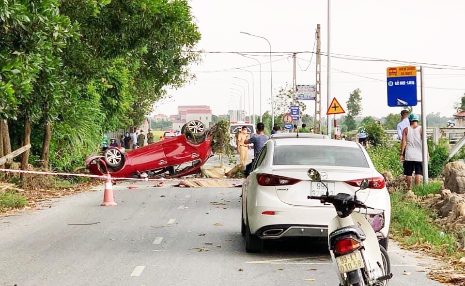 Vụ tai nạn tại Bắc Ninh (tháng 10/2021) khiến 6 người thương vong, xe con được xác định quá hạn đăng kiểm 5 tháng. Ảnh: T.L