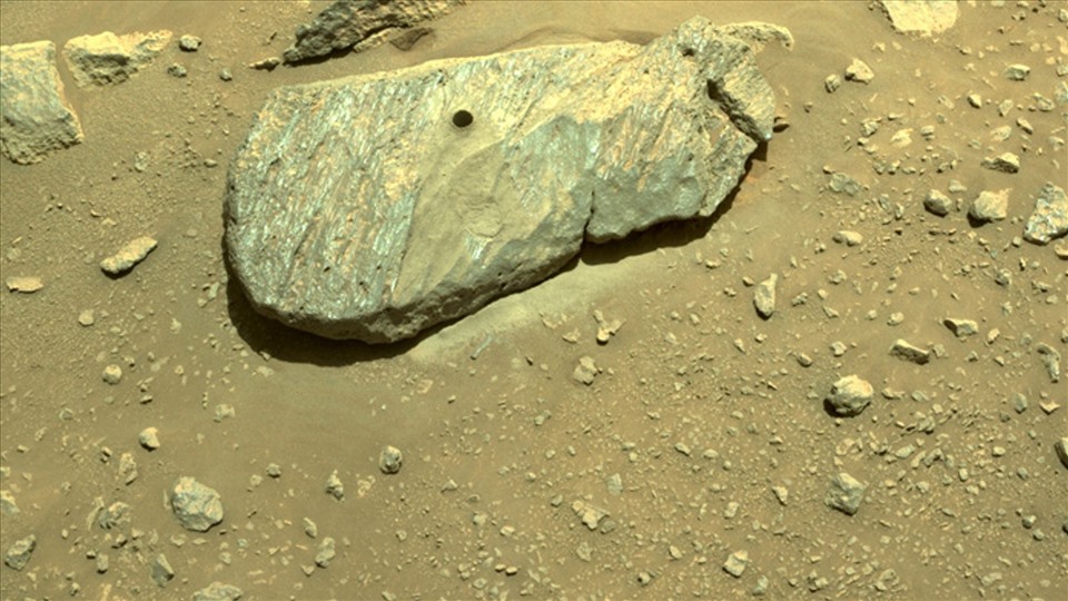 Các mẫu đá sao Hỏa do tàu thám hiểm Perseverance thu thập sẽ được trả về Trái đất vào giữa những năm 2030. Ảnh: NASA