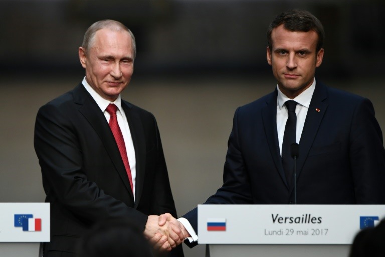 Tổng thống Nga Vladimir Putin, nguyên thủ quốc gia đầu tiên đến thăm Pháp theo lời mời của tân Tổng thống Pháp Emmanuel Macron, ngày 29.5.2017. Ảnh: AFP