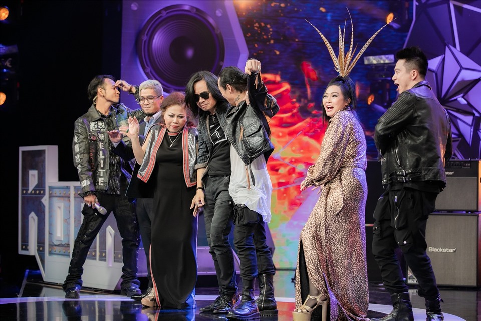 Dàn huấn luyện viên khiến khán giả thích thú khi có những giây phút lầy lội tại chương trình “Rock Việt“. Ảnh: BTC