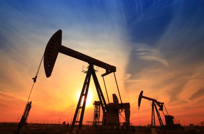 Giá dầu tăng do căng thẳng Nga-Ukraina. Ảnh: AFP